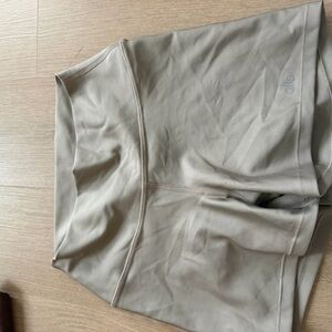 Alo Yoga Light tan Athletic Shorts